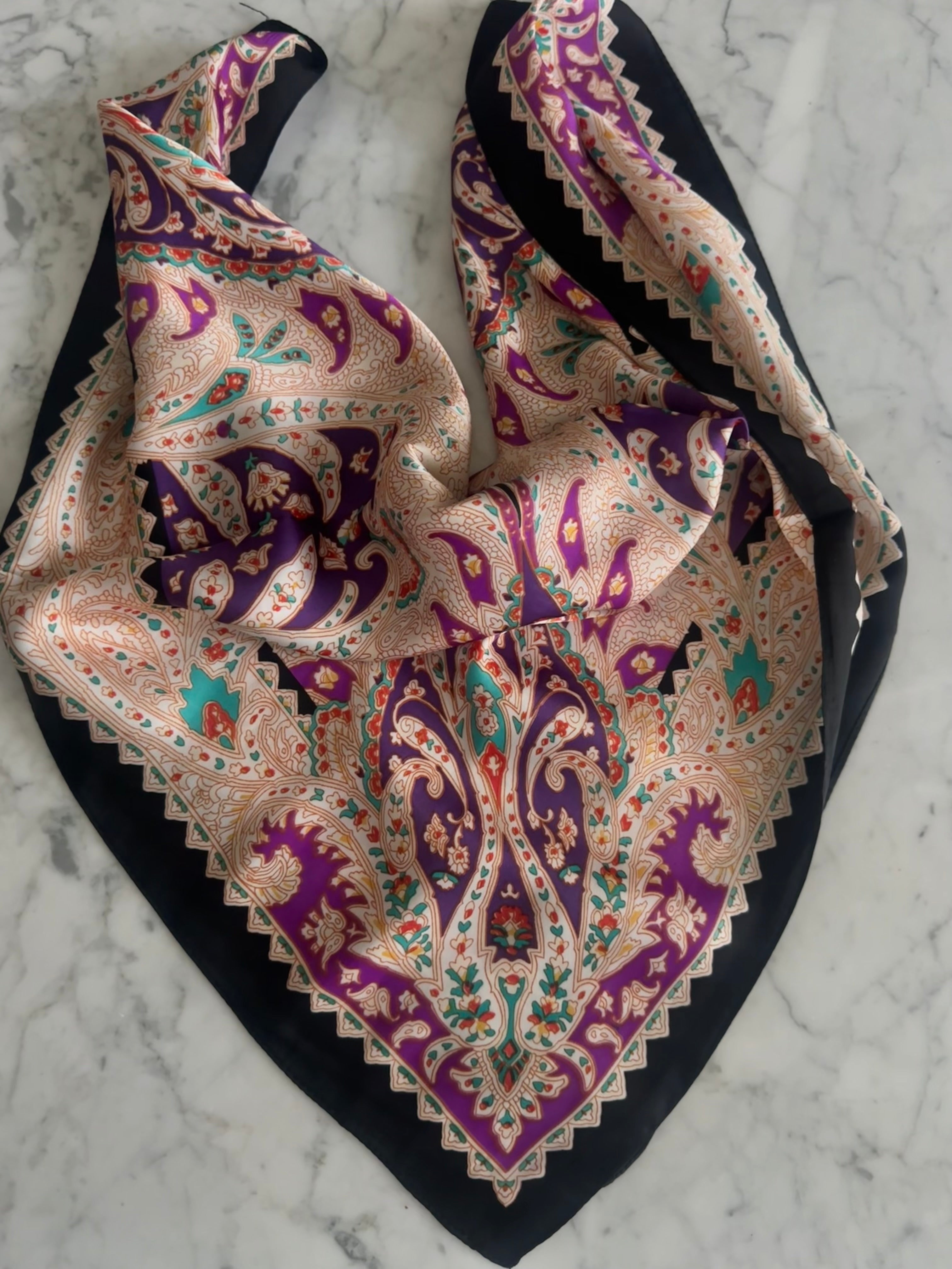 İpek Saten Desenli Fular