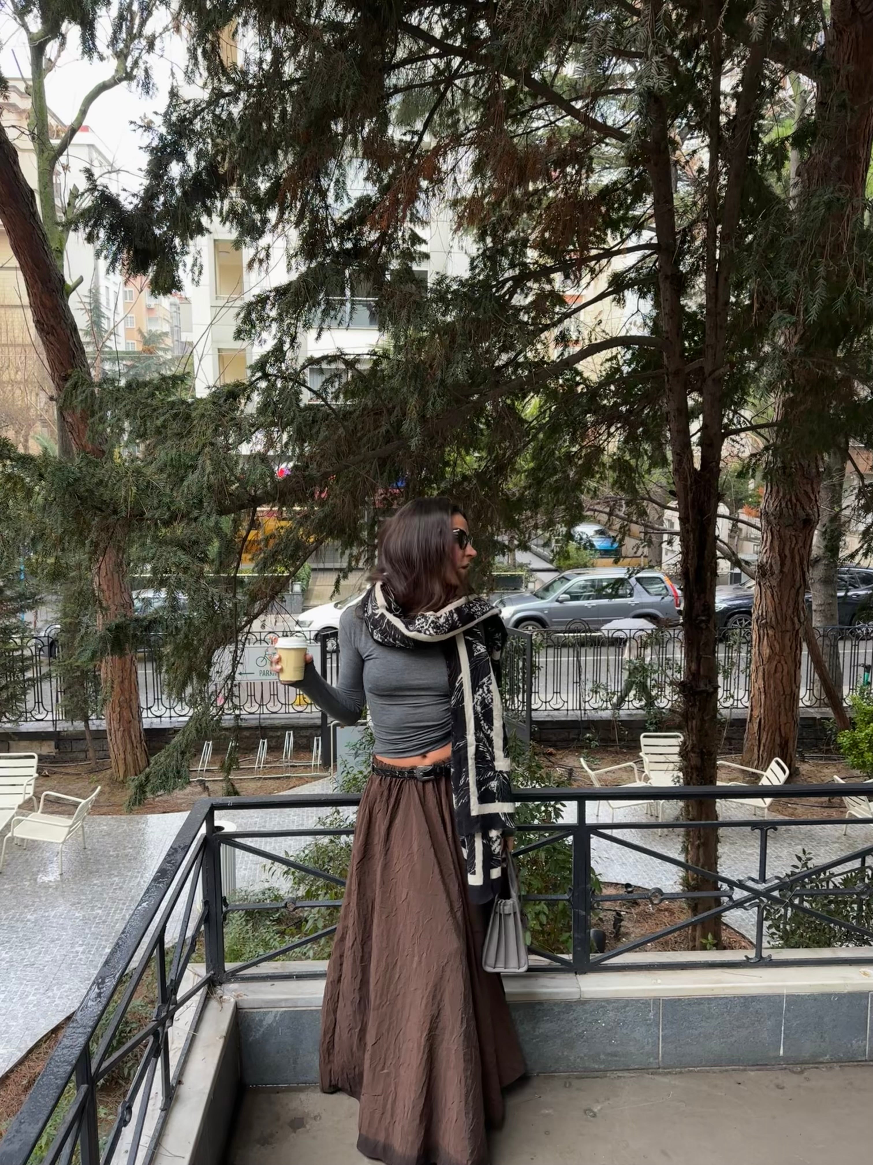 Dik Yaka Yarı Transparan Bluz