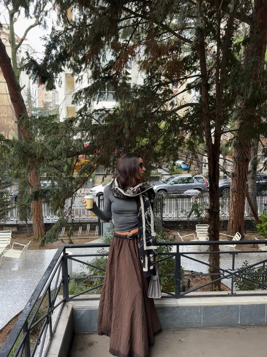 Dik Yaka Yarı Transparan Bluz